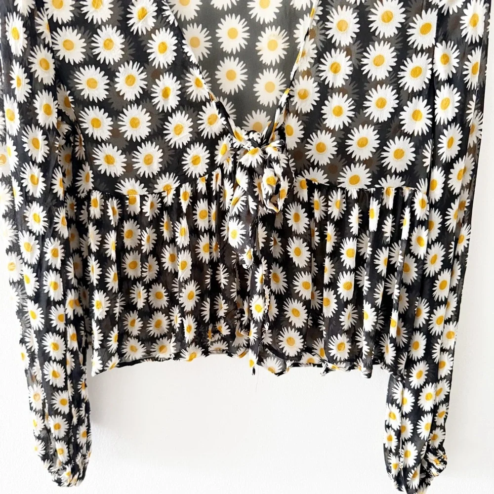 Zara Daisy Print Cropped Long Sleeve Semi Sheer Blouse Size XS - Picture 4 of 8
